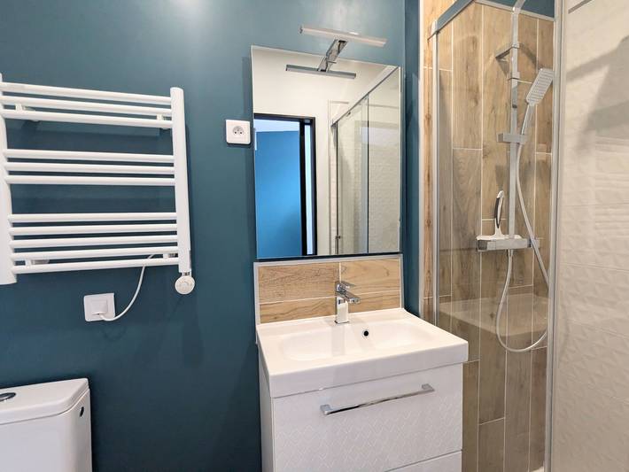 Apartamento entero, Estudio moderno y tranquilo en el centro con estacionamiento seguro in Châteauroux, Región de Châteauroux