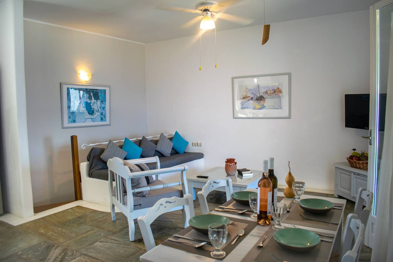 Private villa Agia Irini, 350 meter to the beach for 4 guests with pool access! in Sarakiniko, Paros