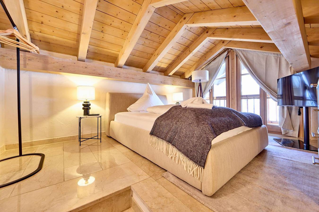 Entire apartment, Alpine luxury in a breathtaking oasis in the heart of Garmisch-Partenkirchen. in Garmisch-Partenkirchen, Bavarian Alps