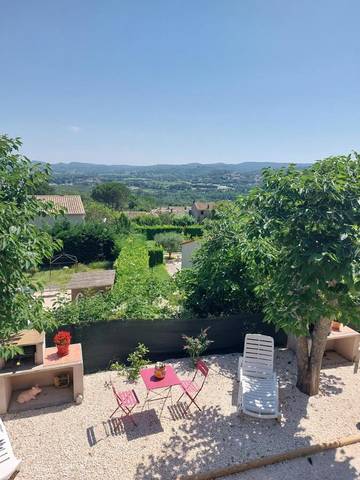 Gîte pour 4 personnes, avec jardin ainsi que vue et piscine à Saint-Martin-d'Ardèche