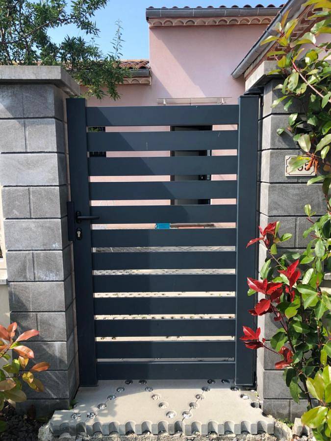 Location de vacances pour 6 personnes, avec piscine ainsi que vue et jardin à Saint-Paul-le-Jeune - 4