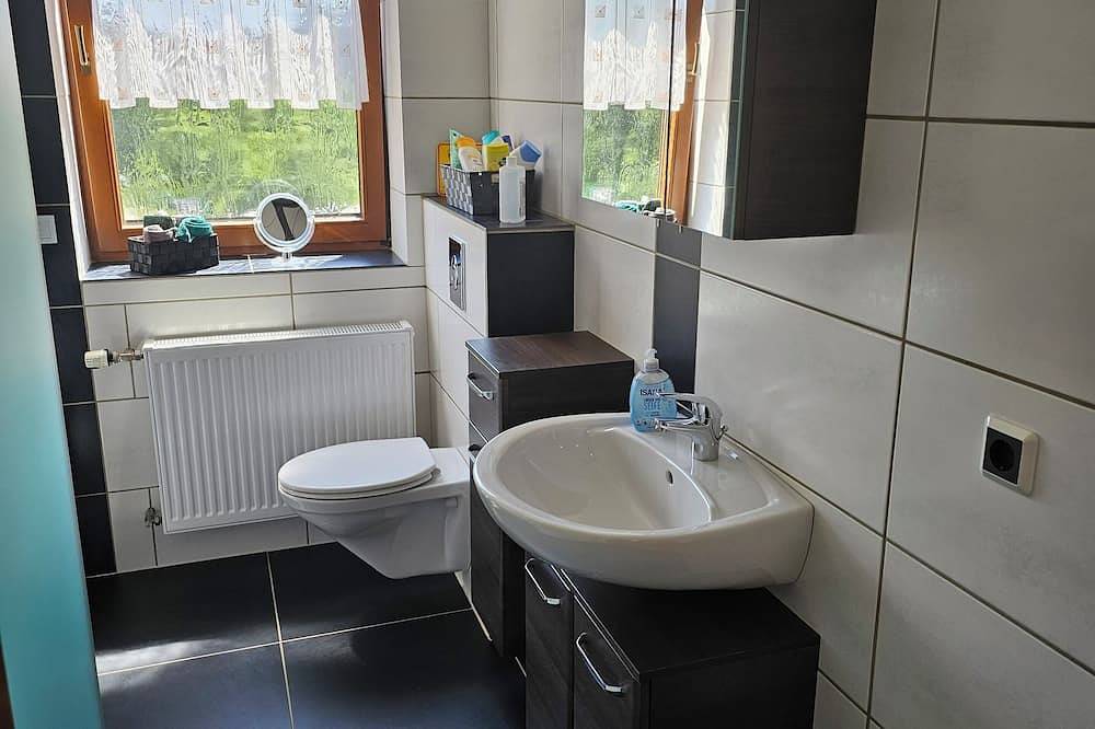 Ganze Wohnung, Voll ausgestattete und liebevoll eingerichtete 60qm grosse Fewo mit Terrasse in Namborn, Saar-Nahe-Bergland