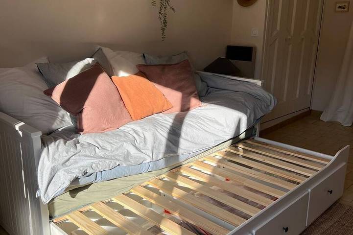 Appartement entier, Magnificent studio terrasse overlooking lake esparron 4 pers. in Esparron-de-Verdon, Alpes-de-Haute-Provence