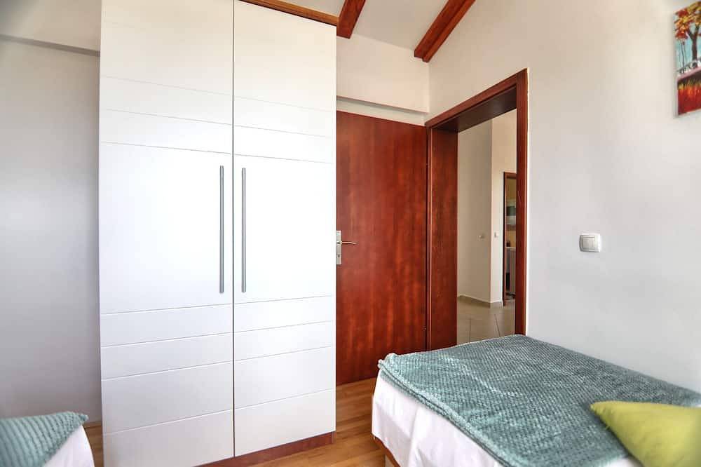 Holiday Home Srećko - Three Bedroom Holiday Home With Pool in Polača, Zadar