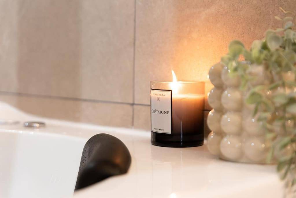 Appartement entier, Love Life Room-Jacuzzi-Netflix-Accès-24/7-Privé in Étampes, Essonne