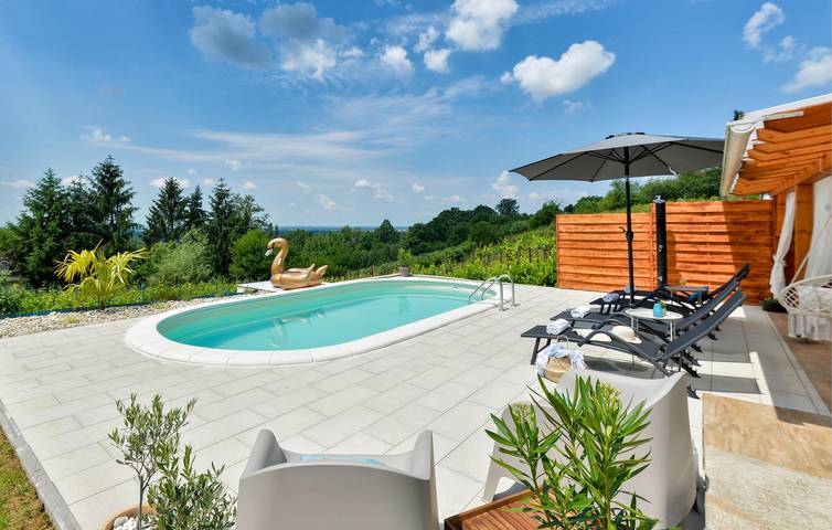 Geräumige 2-Zimmer-Wohnung mit beheiztem Pool und Terrasse in Sisak-Moslavina