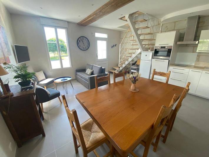 Location de vacances pour 7 personnes, avec terrasse et jardin à Beaufort-en-Vallée