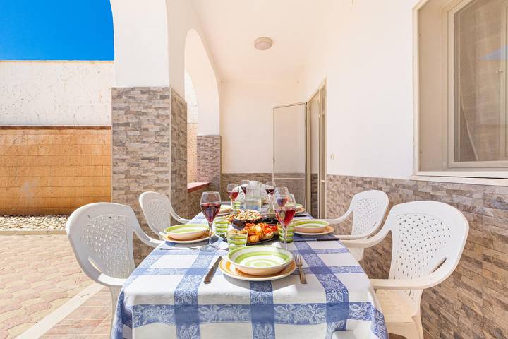 Gîte pour 10 personnes, avec jardin à Torre Lapillo - 2