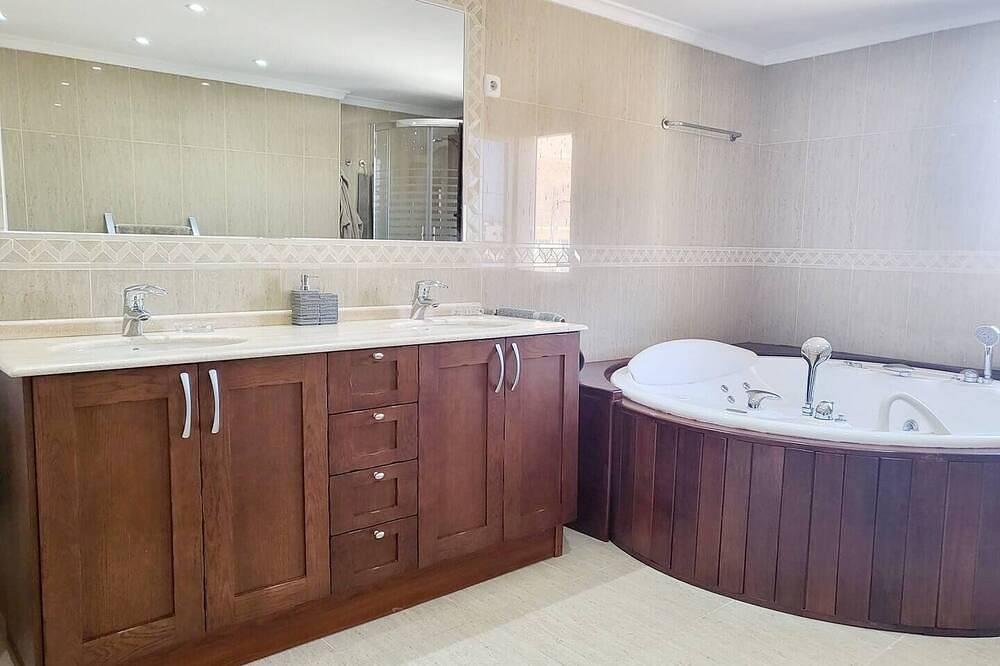 Enjoy House, Large heated swimming pool & Jacuzzi, bbq and beautiful landscapes in Tetir, Fuerteventura
