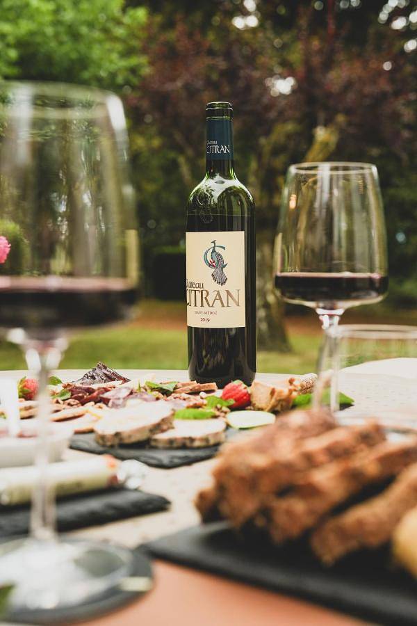 Hôtel pour 3 personnes, avec jardin et sauna ainsi que piscine et vue, animaux acceptés à Cénac-et-Saint-Julien - 2