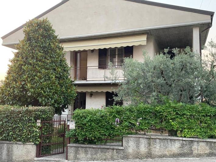 Appartamento per 4 persone, con Balcone e Terrazza nonché Giardino e Vista lago a Pastrengo