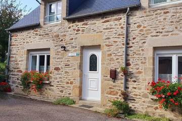 Gîte pour 5 personnes, avec terrasse et jardin, animaux acceptés à Matignon