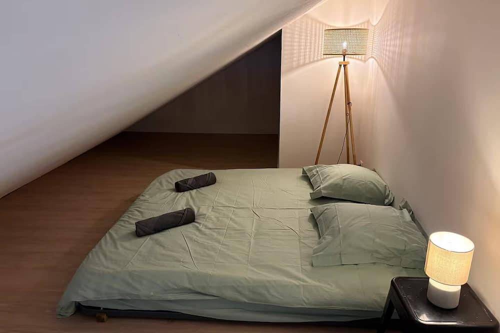 Apartamento entero, Bright duplex with lake-view terrace - Malbuisson (sleeps 6) in Mouthe-Lac et Mont d’Or, Jura Francais