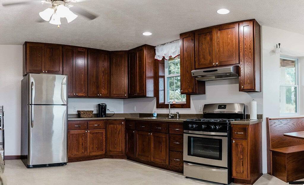 Wrap Around Decks mit schöner Aussicht und Whirlpool in Holmes County