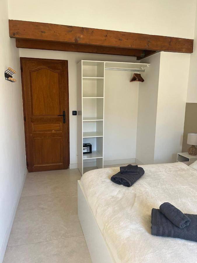 Gîte pour 8 personnes, avec vue dans Arenes De Nimes - 4