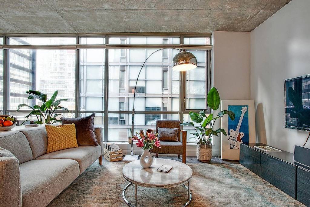 Entire apartment, Spacious Corner Loft in King West Toronto in Toronto, Lake Ontario (Canada)