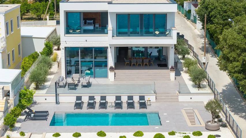 Villa pour 8 personnes, avec sauna ainsi que piscine et balcon à Trogir - 3