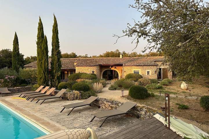 Agriturismo pour 16 personnes, avec jardin à Bonnieux