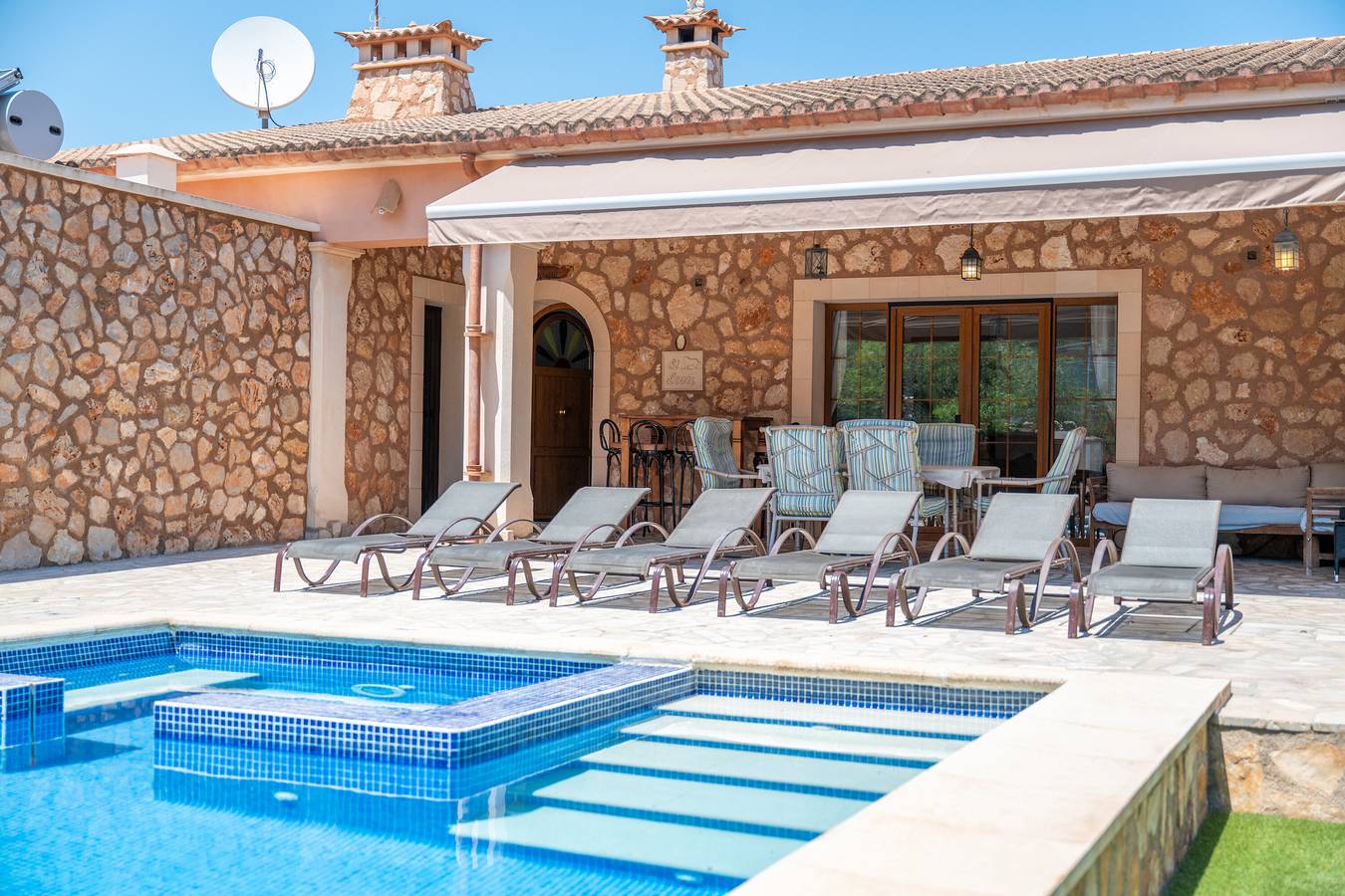 Villa 'Leon' con piscina privada, Wi-Fi y aire acondicionado in Portocolom, Felanitx