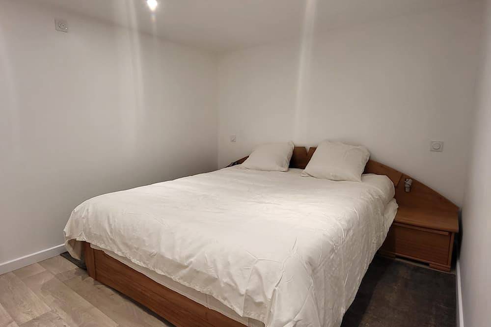 Ganze Wohnung, Detached apartment 9 minutes' walk from the station in Épône, Yvelines