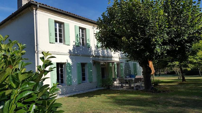 Chambre d’hôte pour 4 personnes, avec Terrasse ainsi que Jardin et Vue à Saint-Morillon