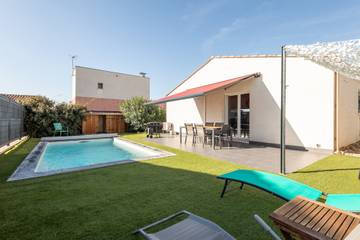 Gîte pour 6 personnes, avec jardin ainsi que terrasse et piscine à Vendres