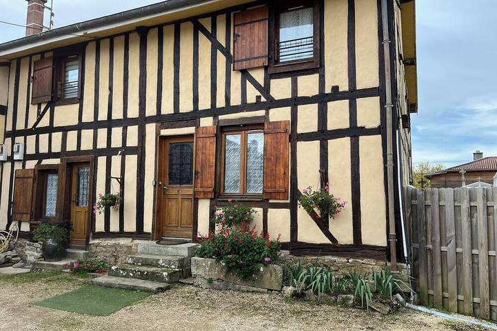 Gîte pour 6 personnes, avec Jacuzzi ainsi que Terrasse et Jardin