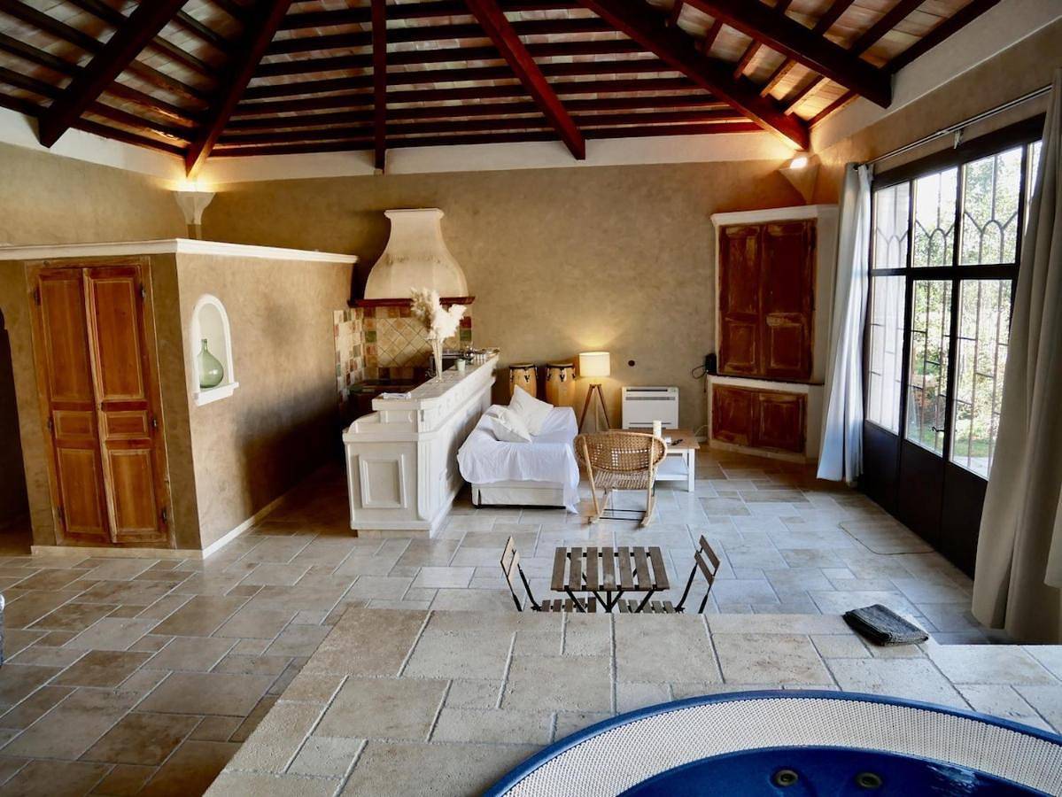 Le Pool House - Private Jacuzzi - Mas des Sous Bois in Ventabren, Côte méditerranéenne (France)