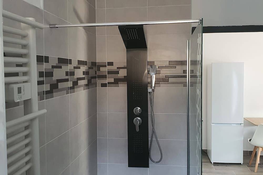 Entire apartment, Studio Privé Avec Spa et Piscine in Milhaud, Nimes region