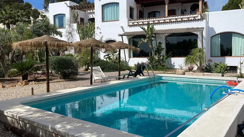Apartamento de vacaciones para 2 personas, con vistas además de piscina y jardín - 1