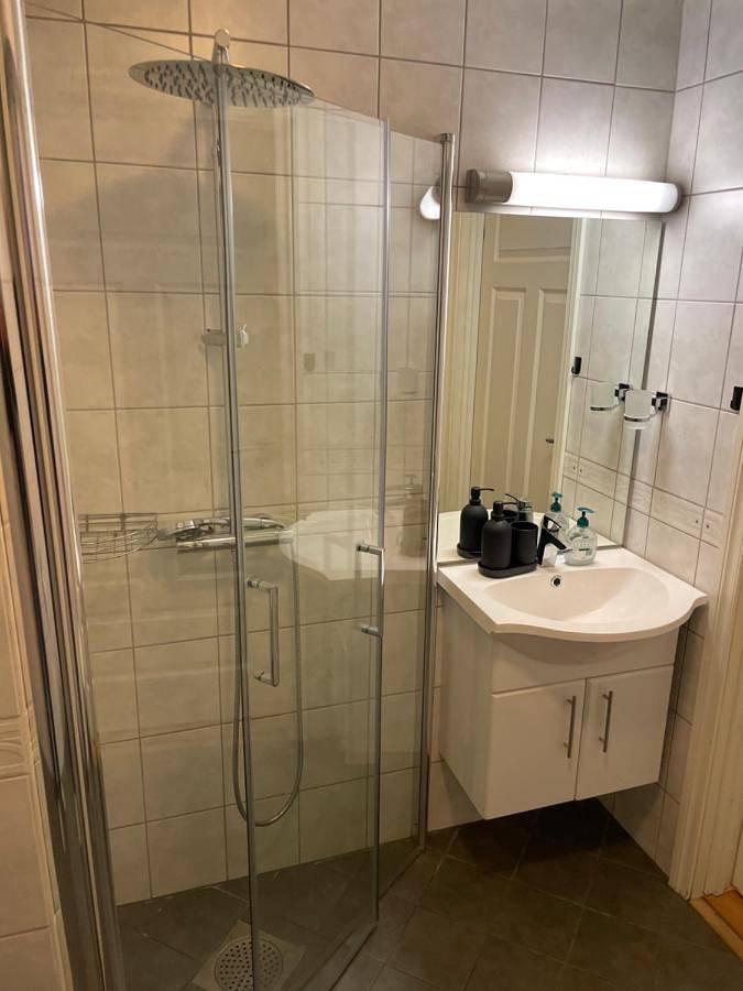 Ferienwohnung für 2 Personen, mit Garten und Seeblick sowie Balkon und Ausblick in Fjell - 2