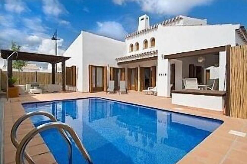 El Valle Golf - Villa Morgan, piscina riscaldata, Wifi. Giardino / piscina esposti a sud. in Golf Resorts Murcia, Murcia