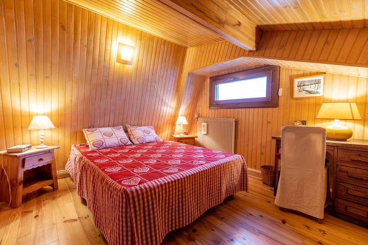 Appartement entier, Carols - duplex à Font Romeu in Font-Romeu-Odeillo-Via, Parc naturel régional des Pyrénées catalanes