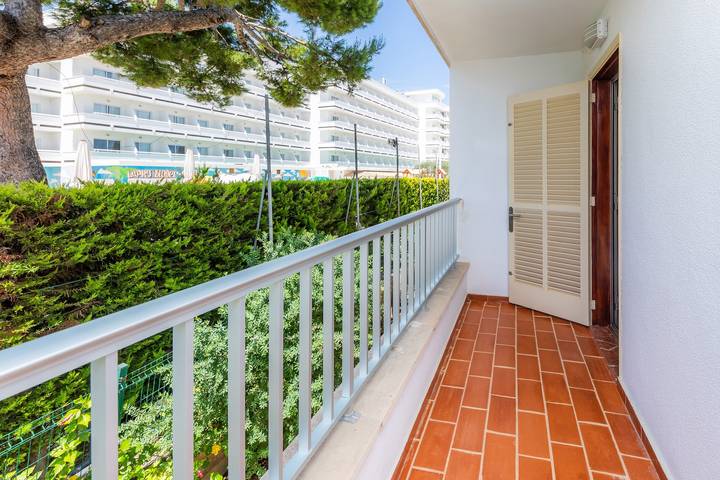 Entire apartment, Charming Holiday Apartment “Roses 9” with Ocean View, Balcony, Air-Conditioning & Wifi in Playa de Alcúdia, Alcúdia