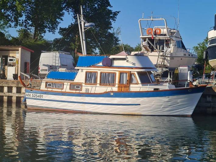 Bateau pour 7 personnes, avec vue ainsi que vue sur le lac et balcon dans Auvergne-Rhône-Alpes - 2
