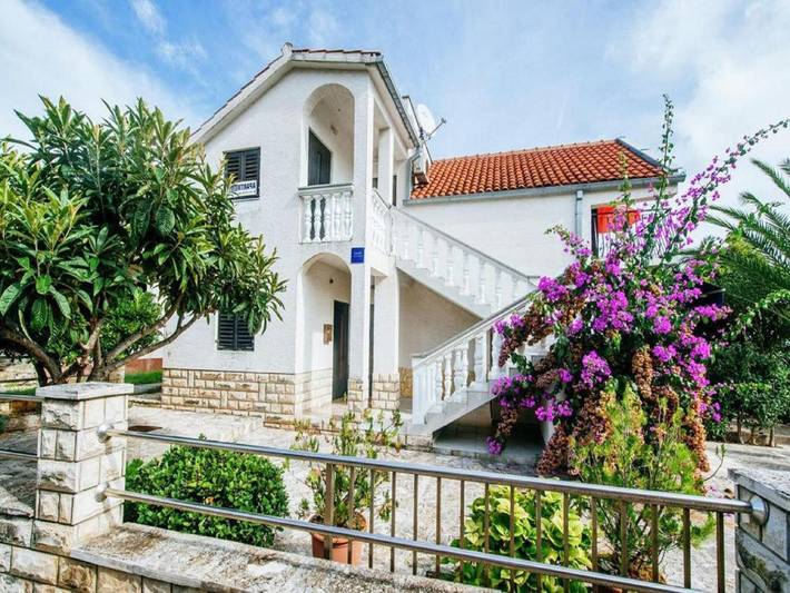 Ferienwohnung für 6 Personen, mit Balkon in Petrcane