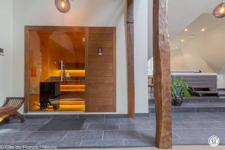 Chambre d’hôte pour 2 personnes, avec jacuzzi ainsi que terrasse et sauna dans Nièvre - 3
