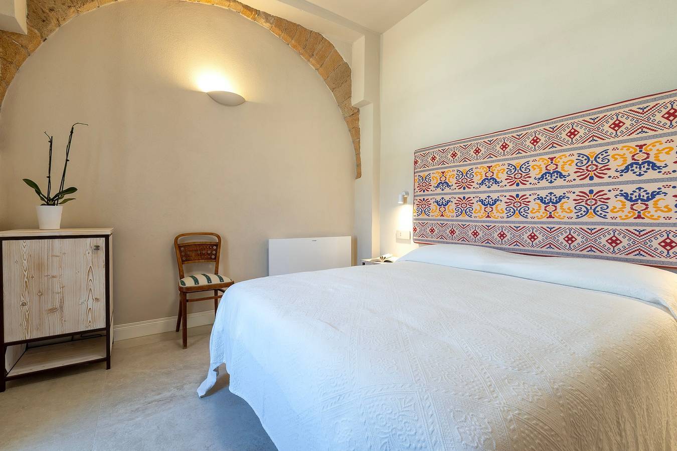 Room 'Eva' with Shared Pool, Wi-Fi and Air Conditioning in Alghero, Prowincja Sassari