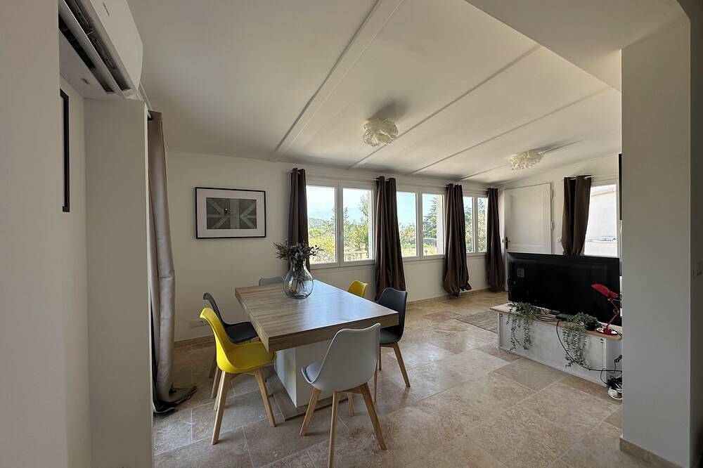 House with swimming pool in a green setting five minutes from the beach, unobstructed view in Ceyreste, Marseille region