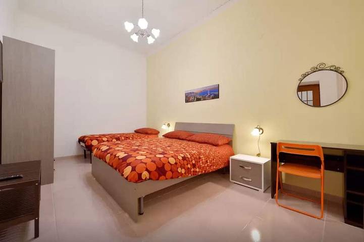Appartement entier, Appartement près de la cathédrale de Naples in Naples, Province de Naples