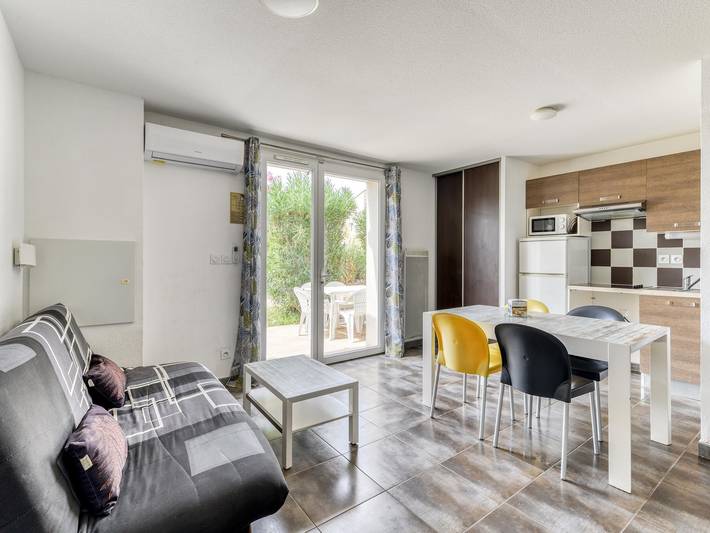 Vakantiehuis voor 6 personen, with tuin and zwembad as well as balkon, kindvriendelijk in Saint-Cyprien