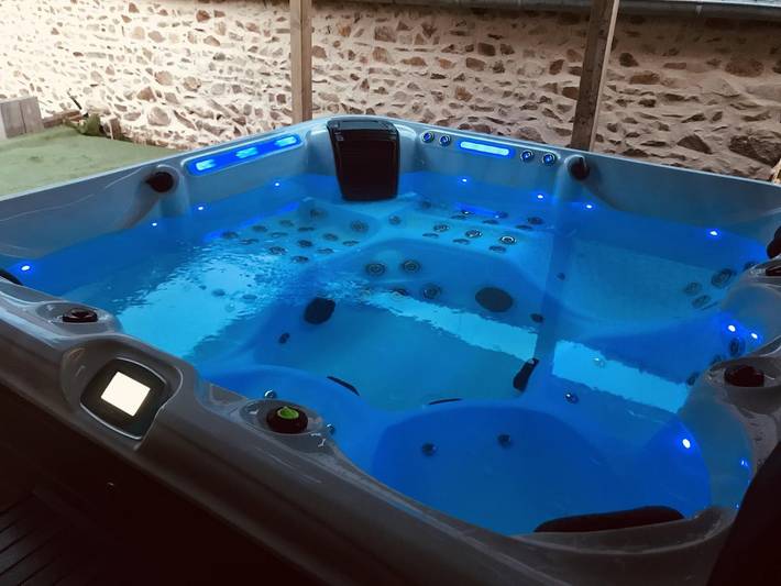 Gîte pour 4 personnes, avec jacuzzi et jardin à Plouha - 2