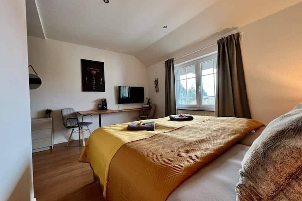 Ganze Wohnung, Schönes Doppelzimmer-Studio mit eigenem Bad *Rheinnähe* in Kehl, Mittlerer Schwarzwald