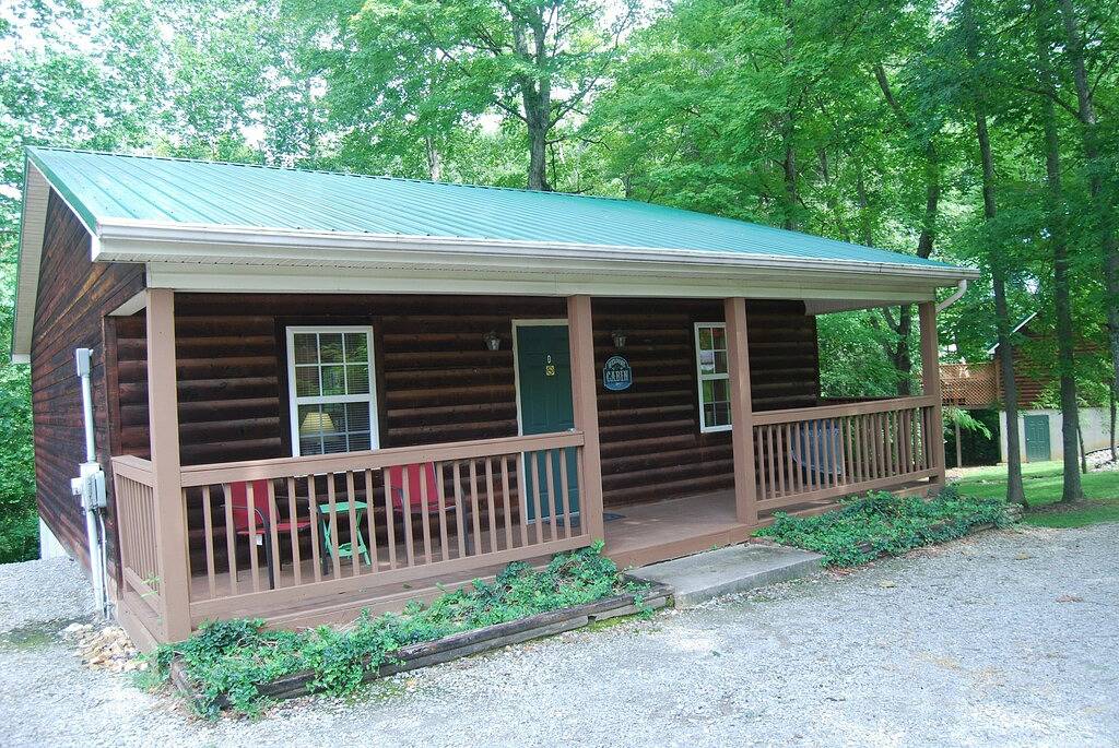 \"Beary\" Cute Hot Tub Cabin in der Nähe von Alligator 2 Lake Cumberland Marina in Lake Cumberland