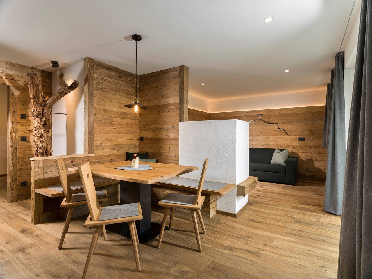 Hel lägenhet, Apartment "Waidacherhof Berg" with Mountain View, Balcony & Wi-Fi in Braies sjö, Prags