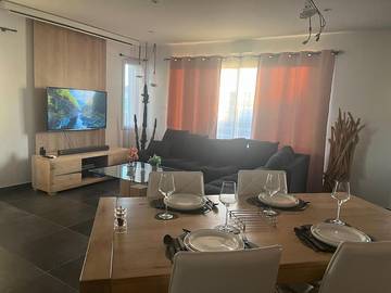 Location de vacances pour 4 personnes, avec piscine et terrasse à Grosbreuil