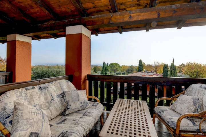 Studio für 2 Personen, mit Terrasse und Pool in Soiano del Lago