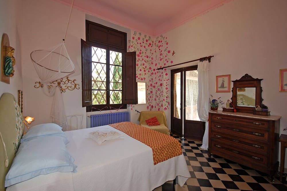 Macinella Friendly and Artistic apartment \"Sunflower 1\" in San Gimignano, Siena Province