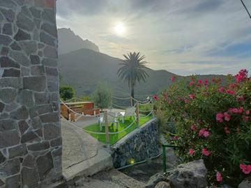 Gîte pour 4 personnes, avec vue et jardin dans Alojera