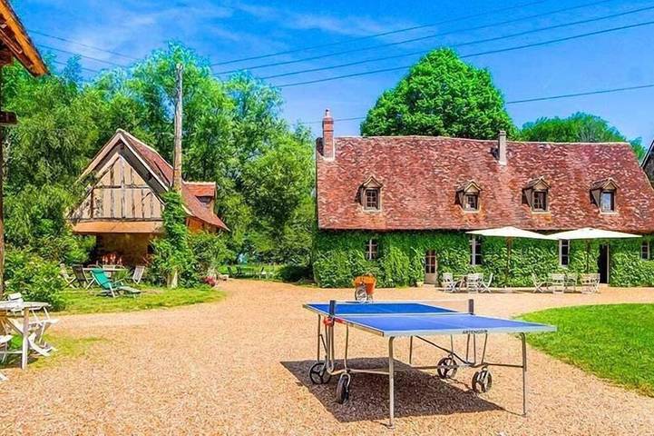 Gîte pour 29 personnes, avec jardin et terrasse, animaux acceptés à Chapelle-Royale